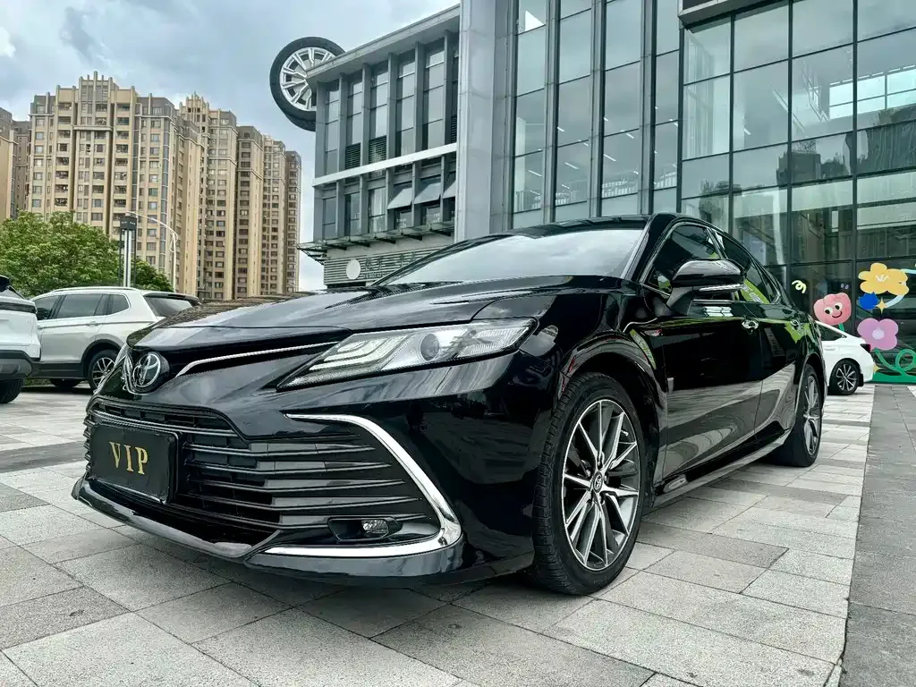 Toyota Camry — фото 10