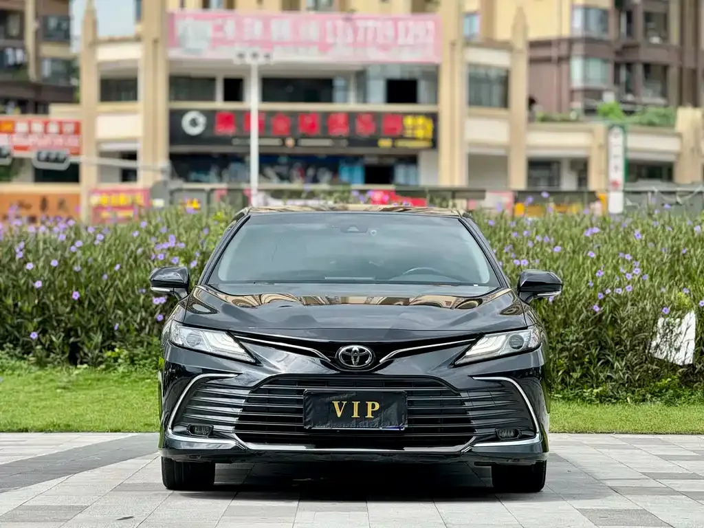 Toyota Camry — фото 2
