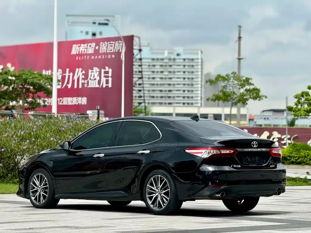 Toyota Camry — фото 4