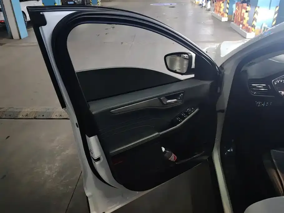 Ford Escape 2022 из CN, фото 7