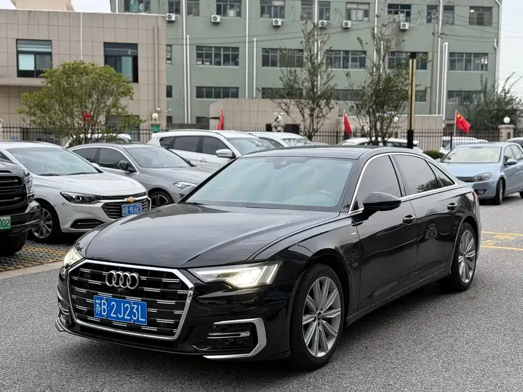 Audi A6L — фото 1