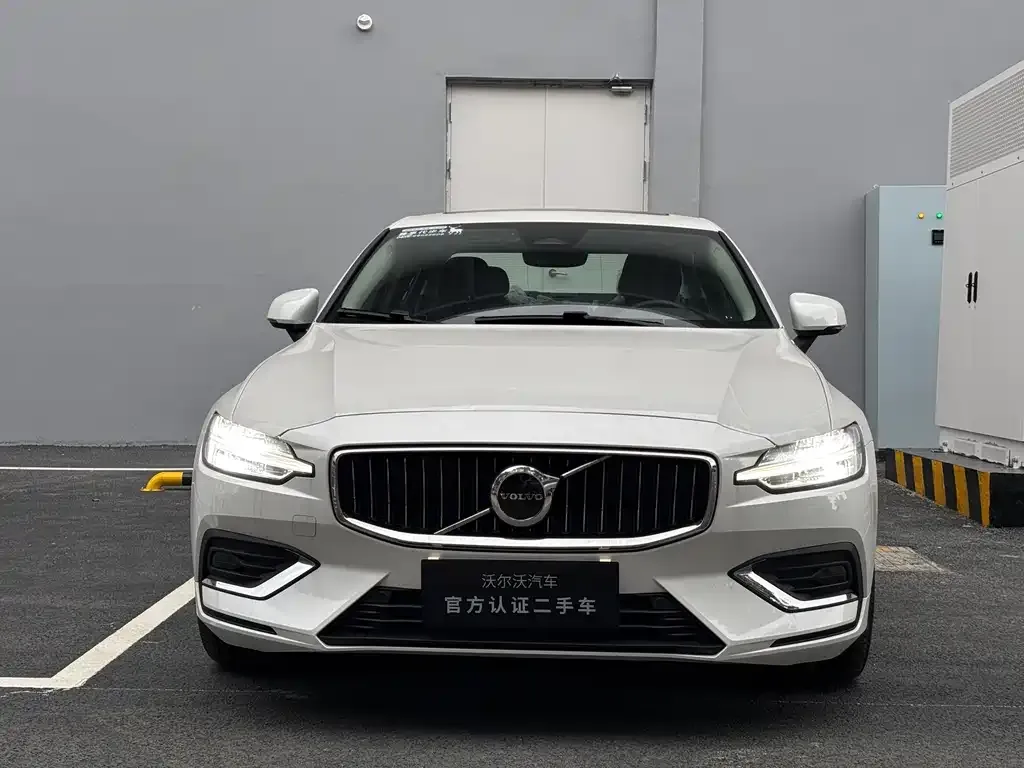Volvo S60 2025 из CN, фото 2