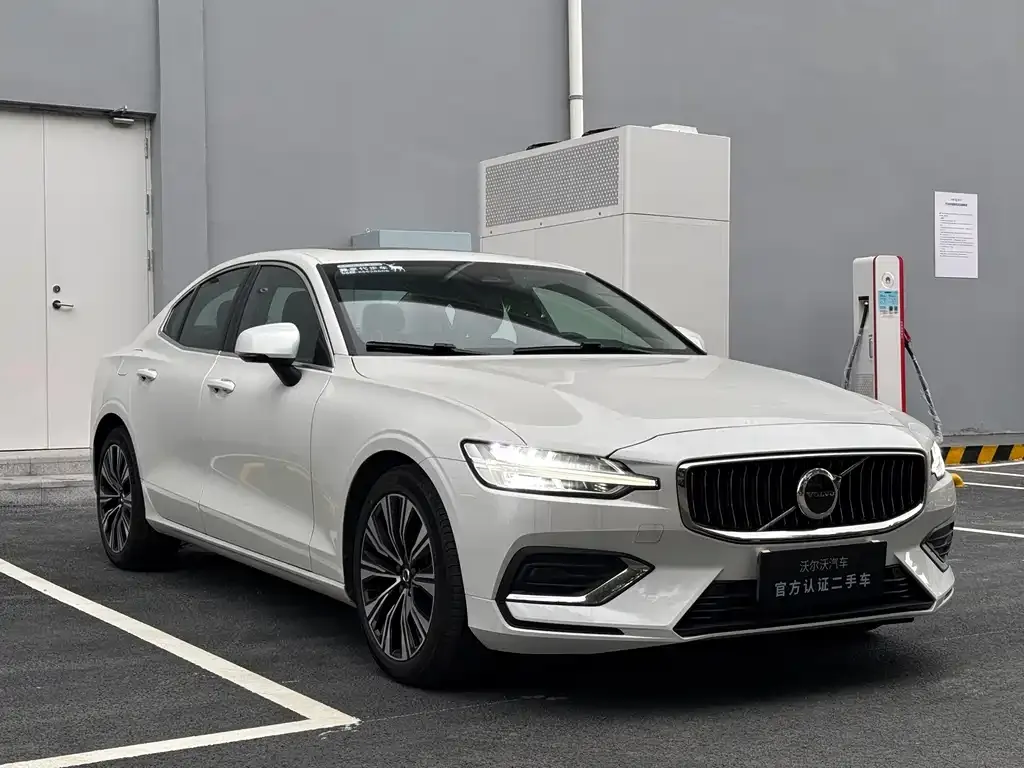 Volvo S60 2025 из CN, фото 3