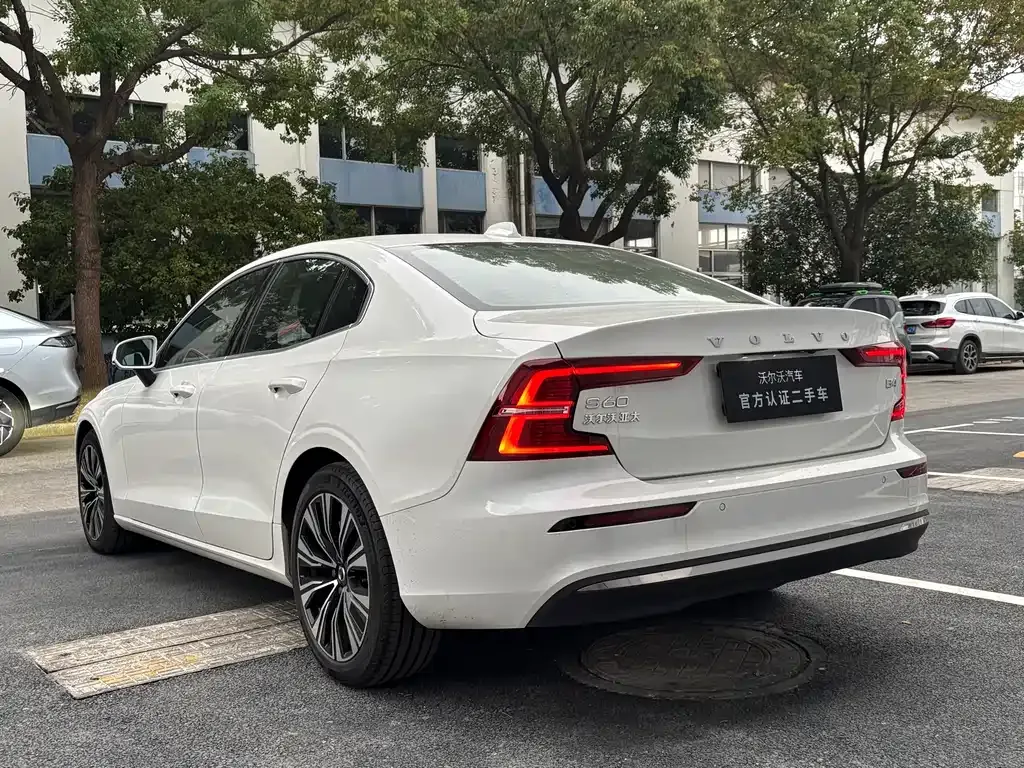 Volvo S60 2025 из CN, фото 4