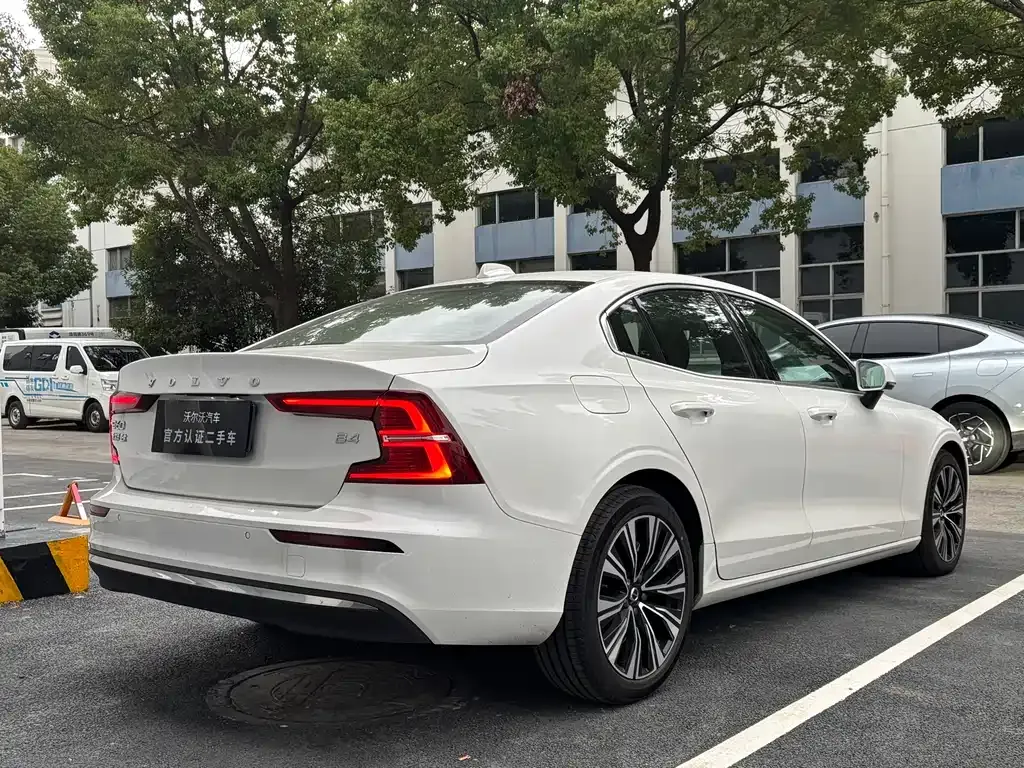 Volvo S60 2025 из CN, фото 6