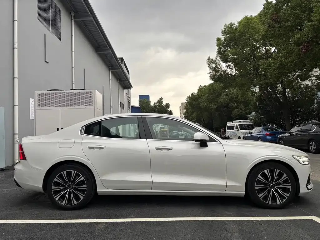 Volvo S60 2025 из CN, фото 7