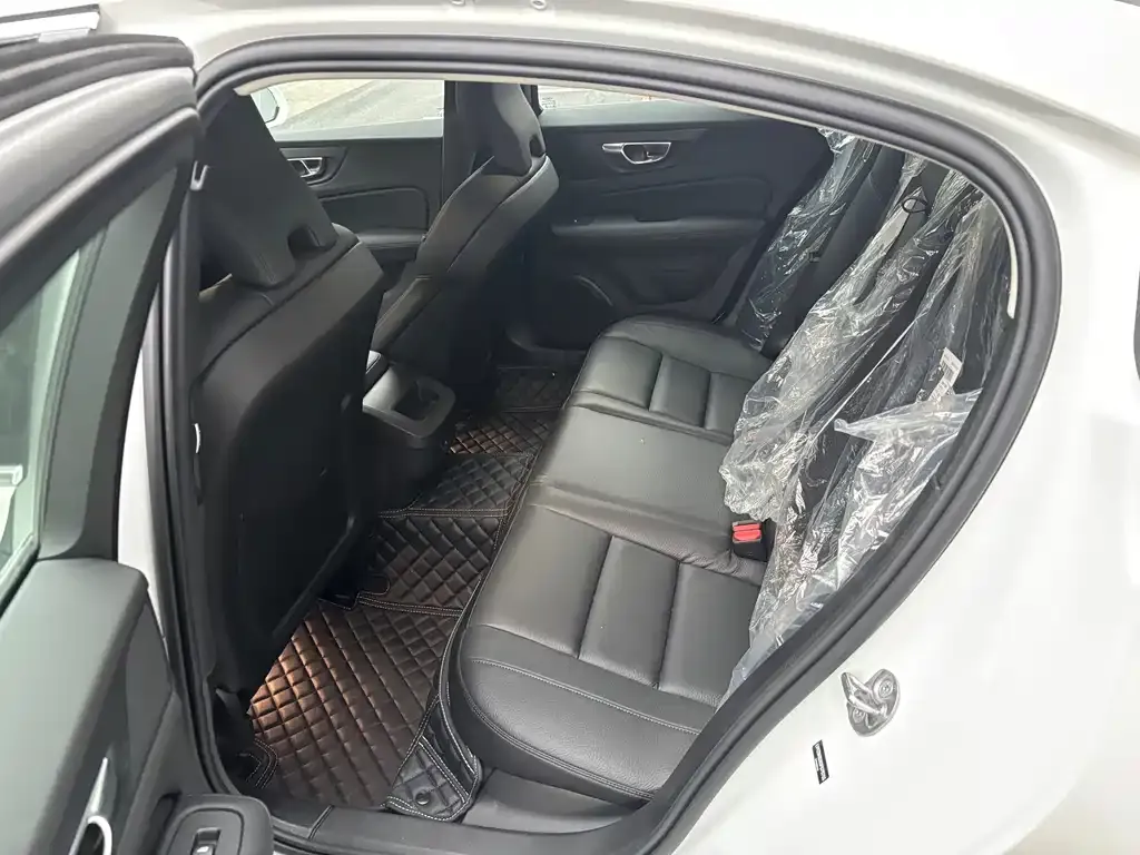 Volvo S60 2025 из CN, фото 9