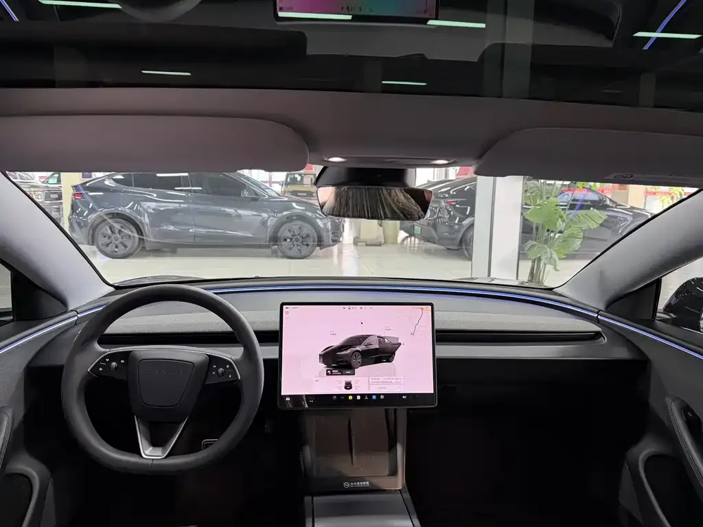 Tesla Model 3 — фото 10