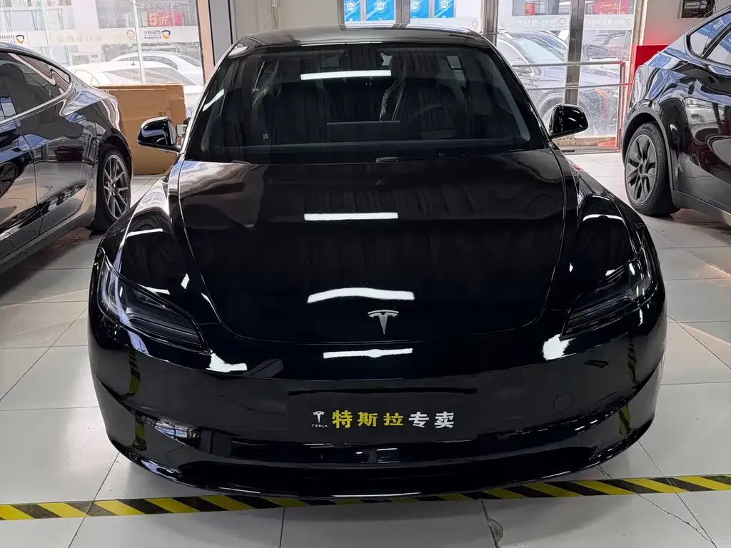 Tesla Model 3 — фото 2