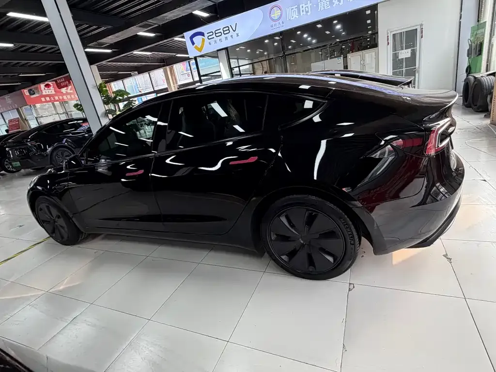 Tesla Model 3 — фото 3