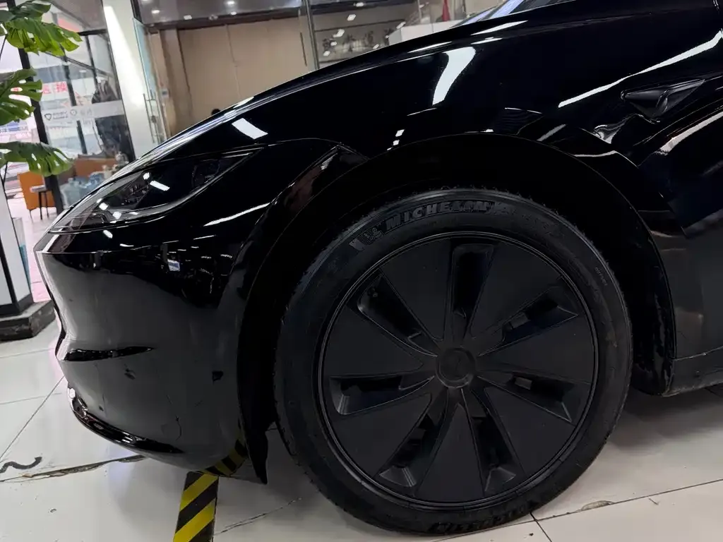 Tesla Model 3 — фото 4