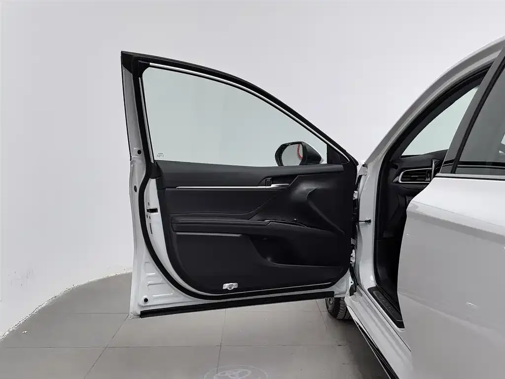 Toyota Camry 2023 из CN, фото 8
