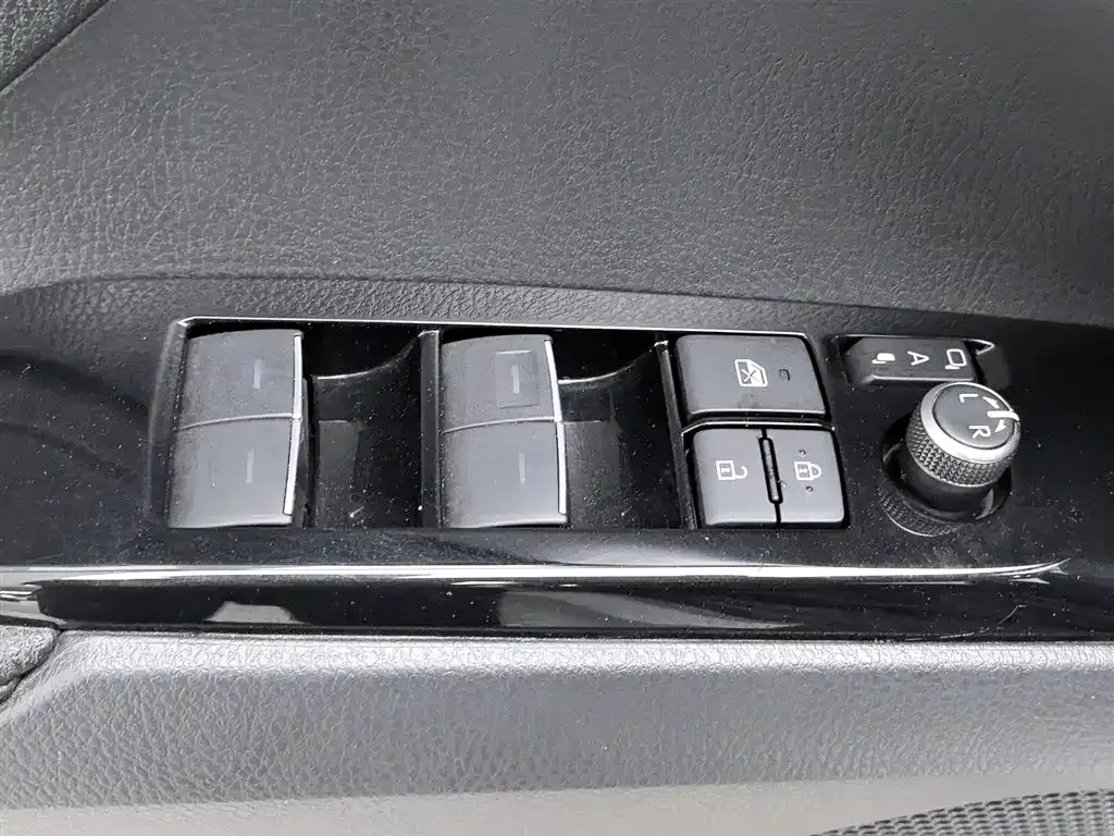 Toyota Camry 2023 из CN, фото 9