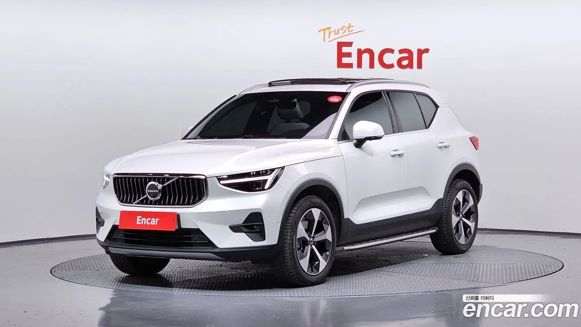 Volvo XC40 — фото 1
