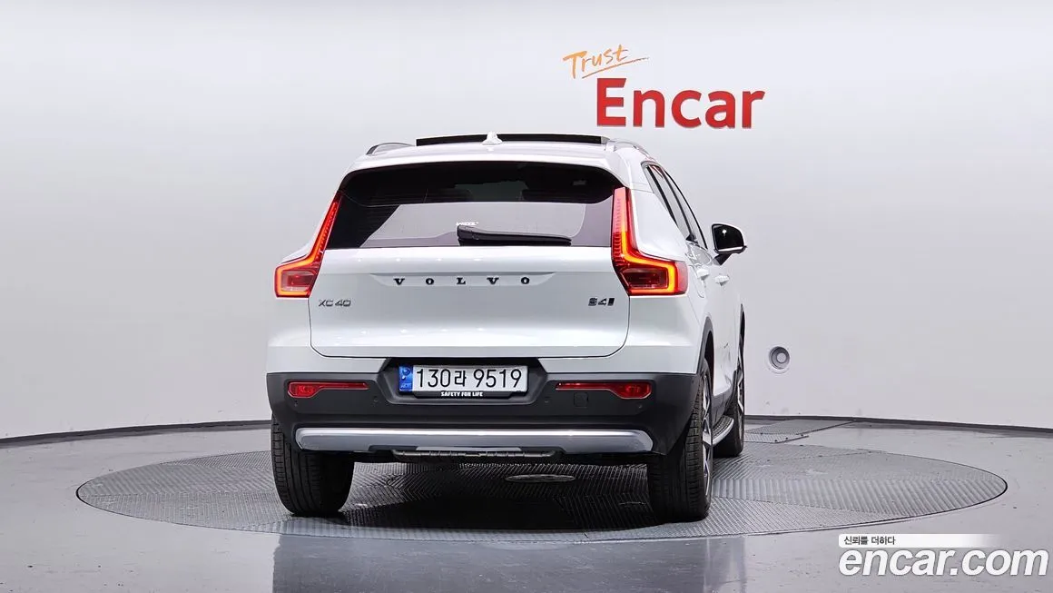 Volvo XC40 — фото 4