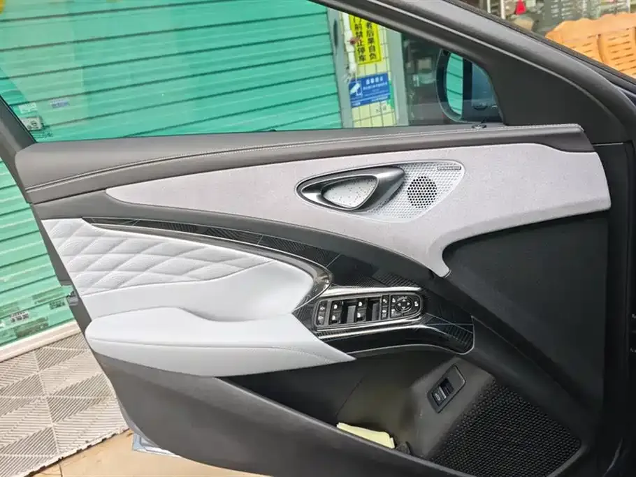 BYD Seal — фото 7