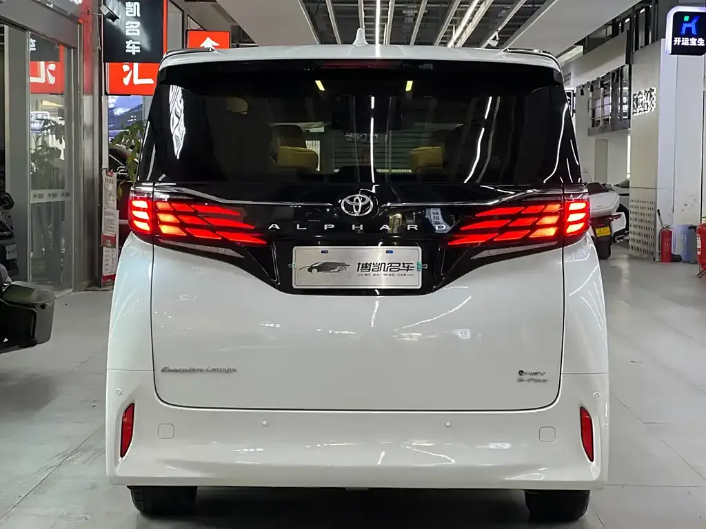 Toyota Alphard — фото 5