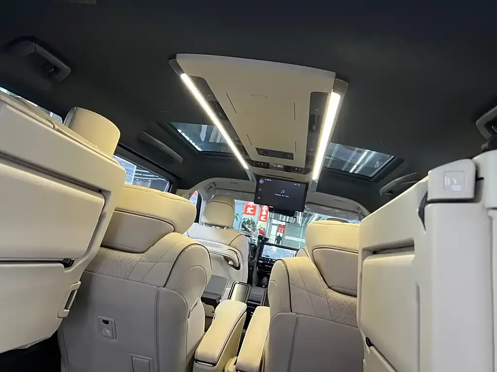 Toyota Alphard — фото 9