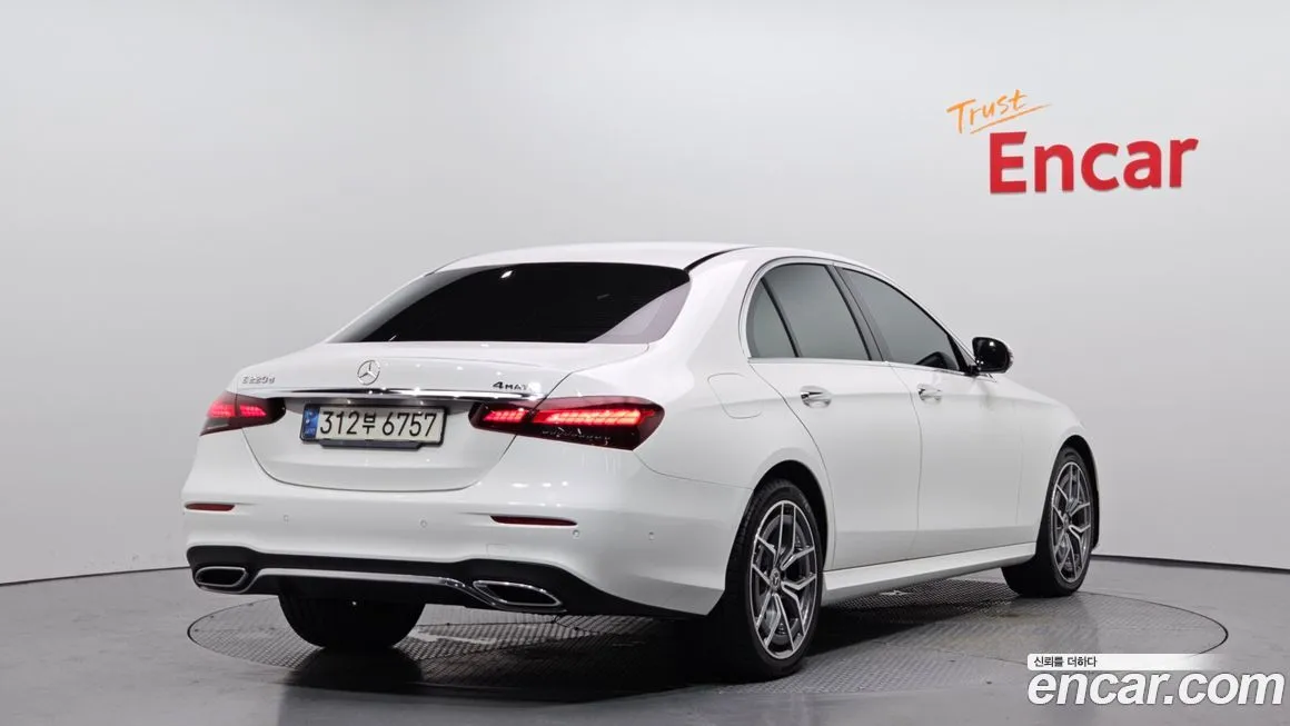 Mercedes-Benz E-Class — фото 2