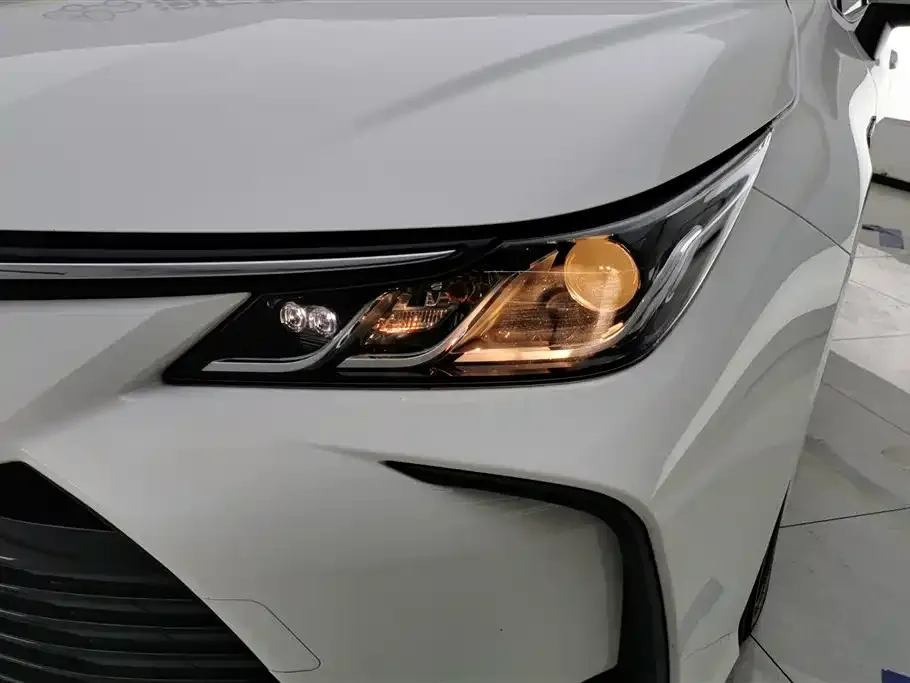 Toyota Corolla — фото 5