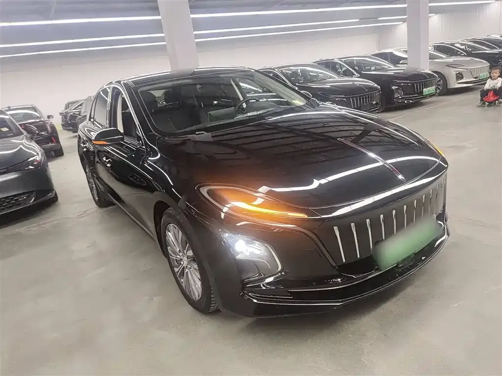 Hongqi E-QM5 — фото 4