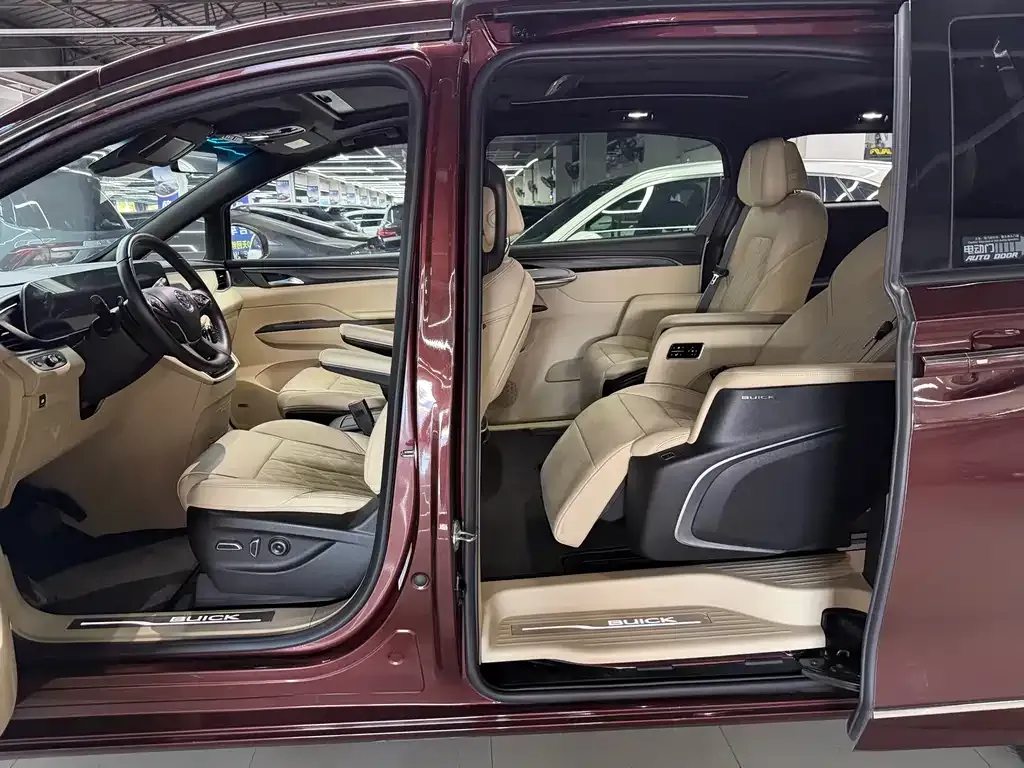 Buick GL8 2023 из CN, фото 2