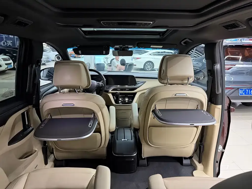 Buick GL8 2023 из CN, фото 6