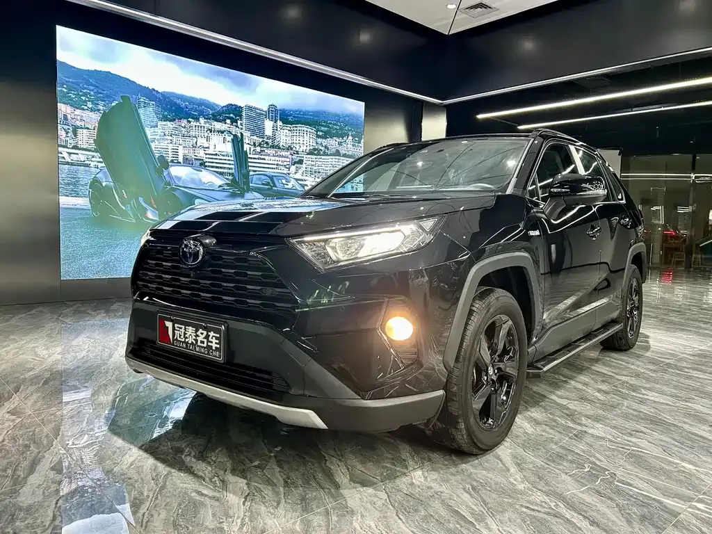 Toyota RAV4 2023 из CN, фото 1