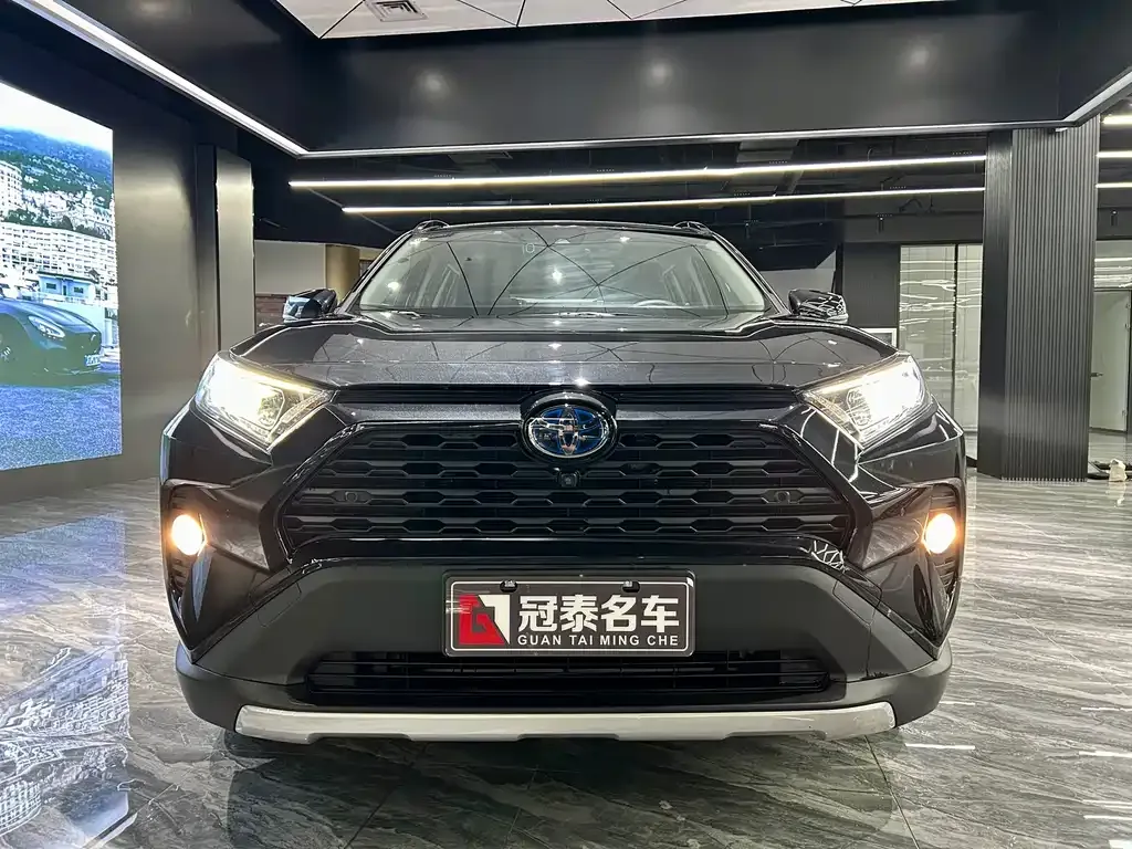 Toyota RAV4 2023 из CN, фото 2