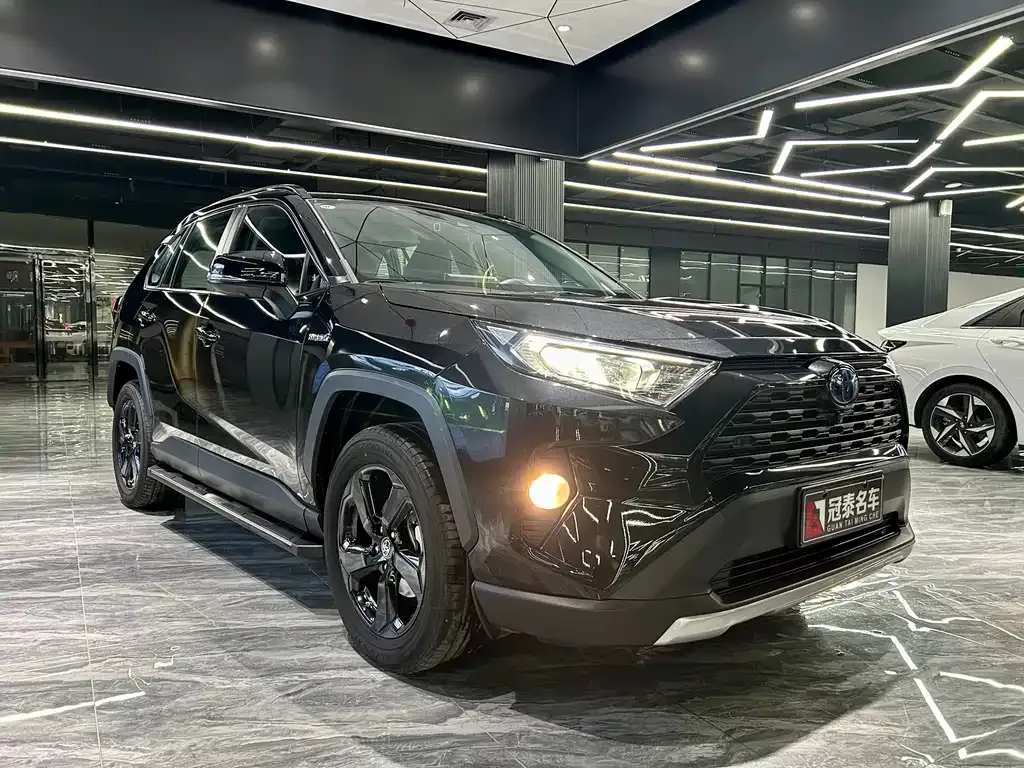 Toyota RAV4 2023 из CN, фото 3