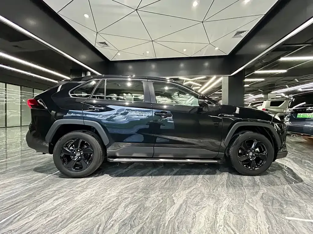 Toyota RAV4 2023 из CN, фото 4