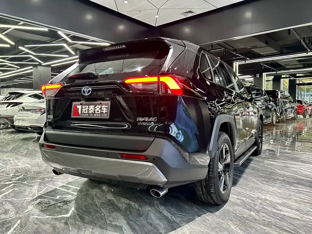 Toyota RAV4 2023 из CN, фото 5