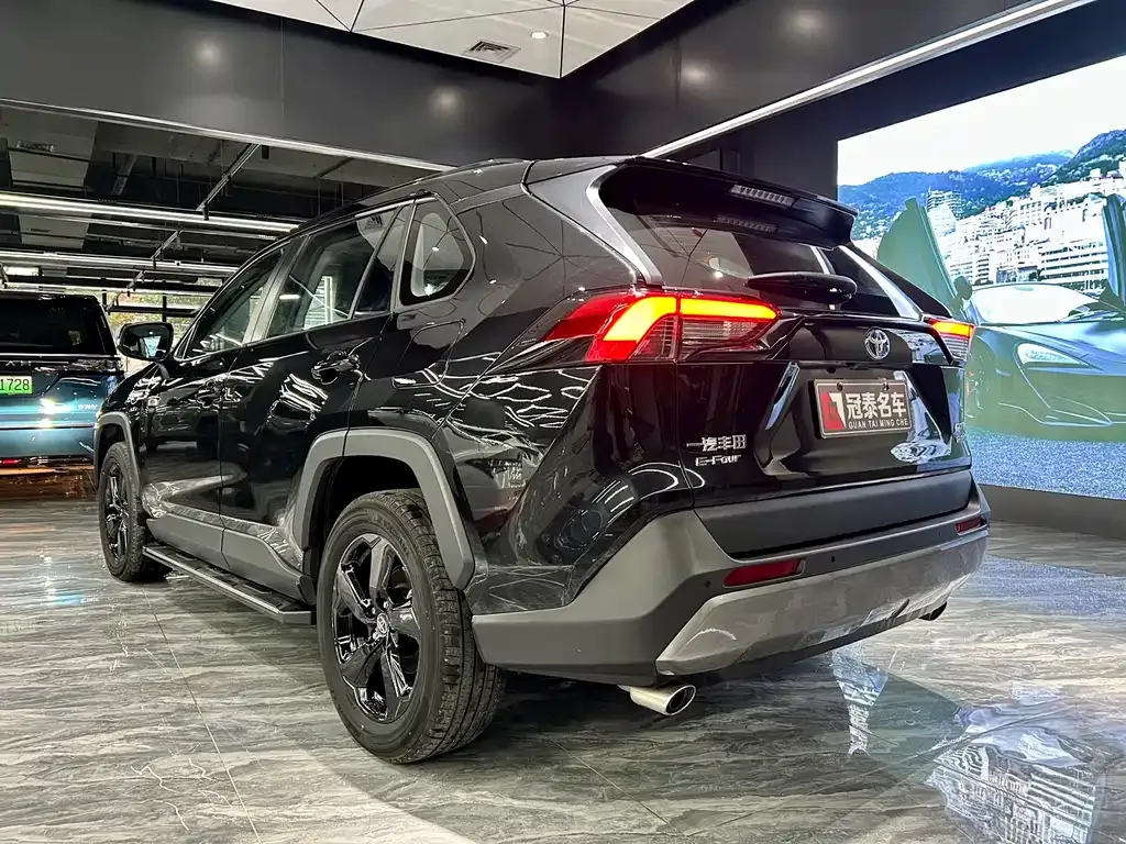 Toyota RAV4 2023 из CN, фото 7