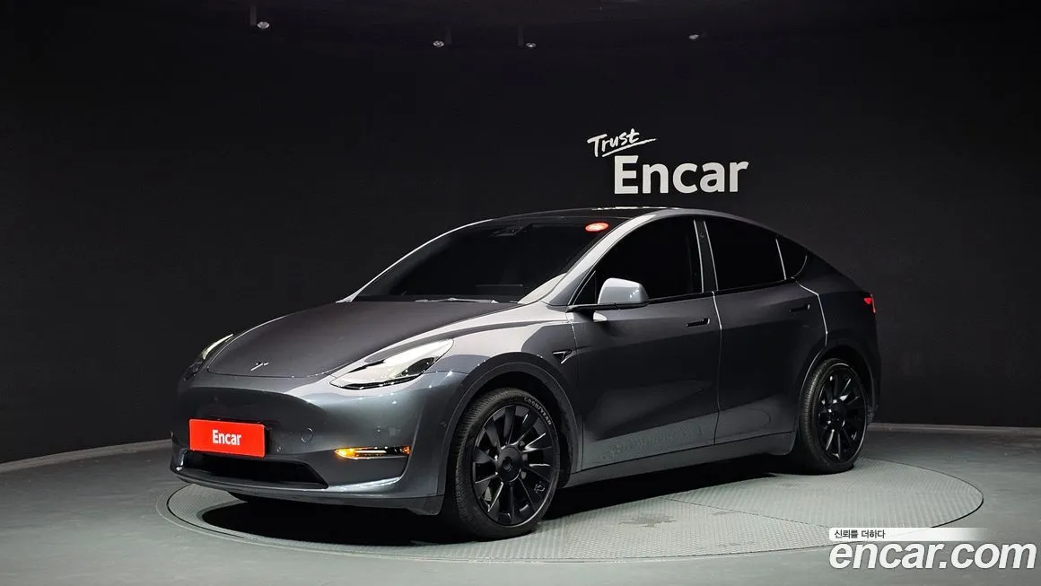 Tesla Model Y — фото 1