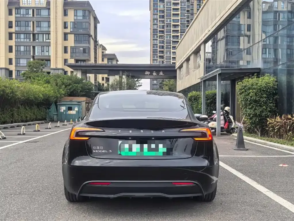Tesla Model 3 — фото 8