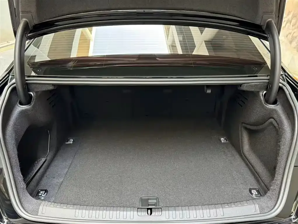 Audi A6L 2023 из CN, фото 8