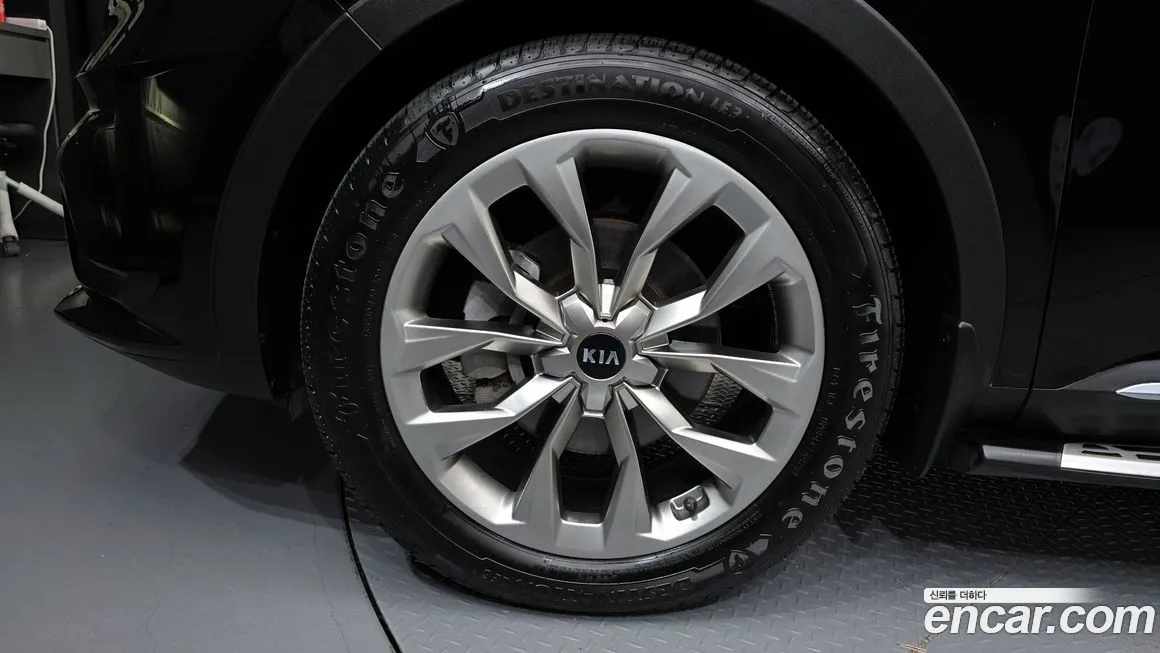 Kia Sorento — фото 5