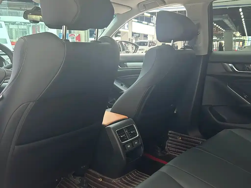 Honda Accord — фото 6