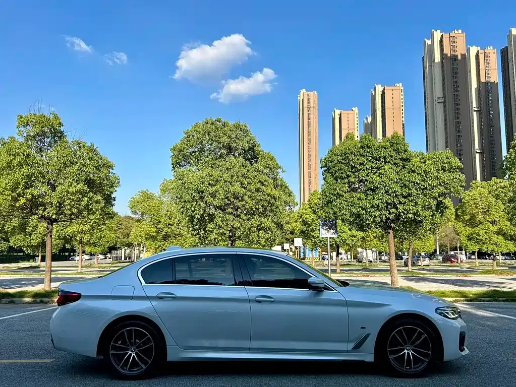 BMW 5 Series — фото 5