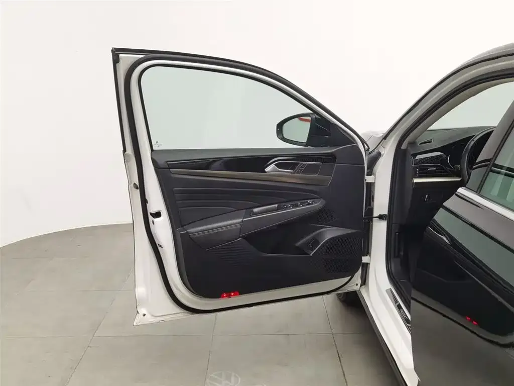 Volkswagen Passat 2021 из CN, фото 8
