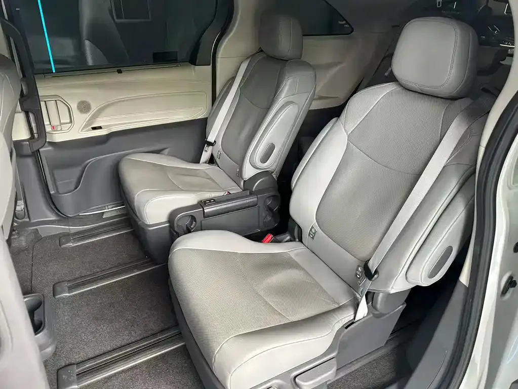 Toyota Granvia 2024 из CN, фото 10