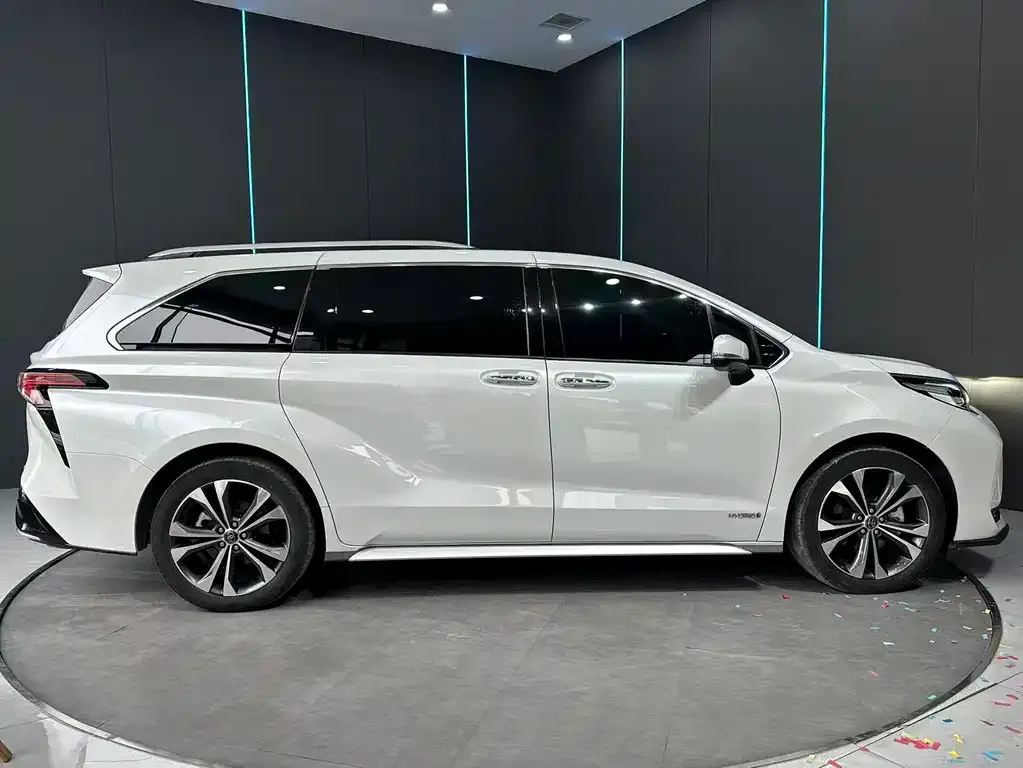 Toyota Granvia 2024 из CN, фото 8