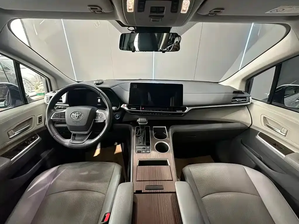 Toyota Granvia 2024 из CN, фото 9