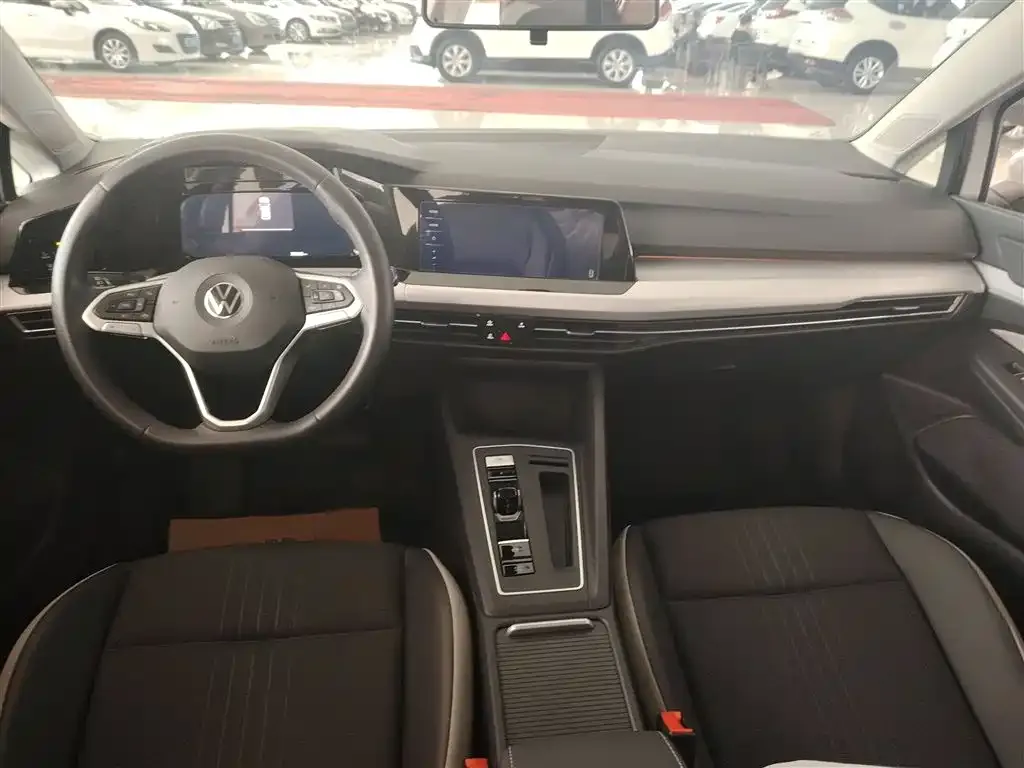 Volkswagen Golf 2023 из CN, фото 10