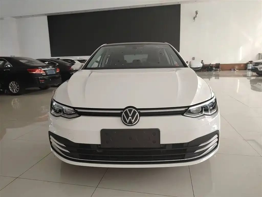 Volkswagen Golf 2023 из CN, фото 3