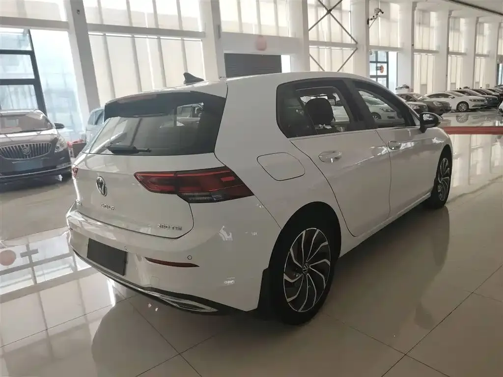 Volkswagen Golf 2023 из CN, фото 5