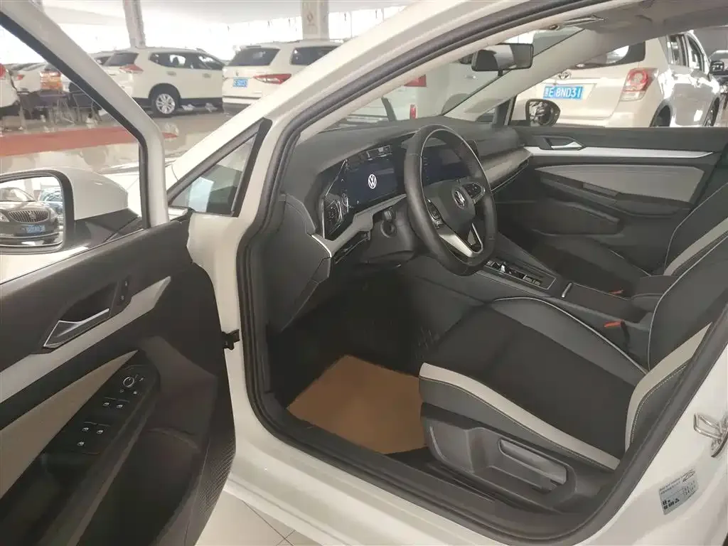 Volkswagen Golf 2023 из CN, фото 9