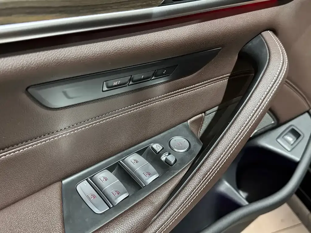 BMW 5 Series 2022 из CN, фото 9