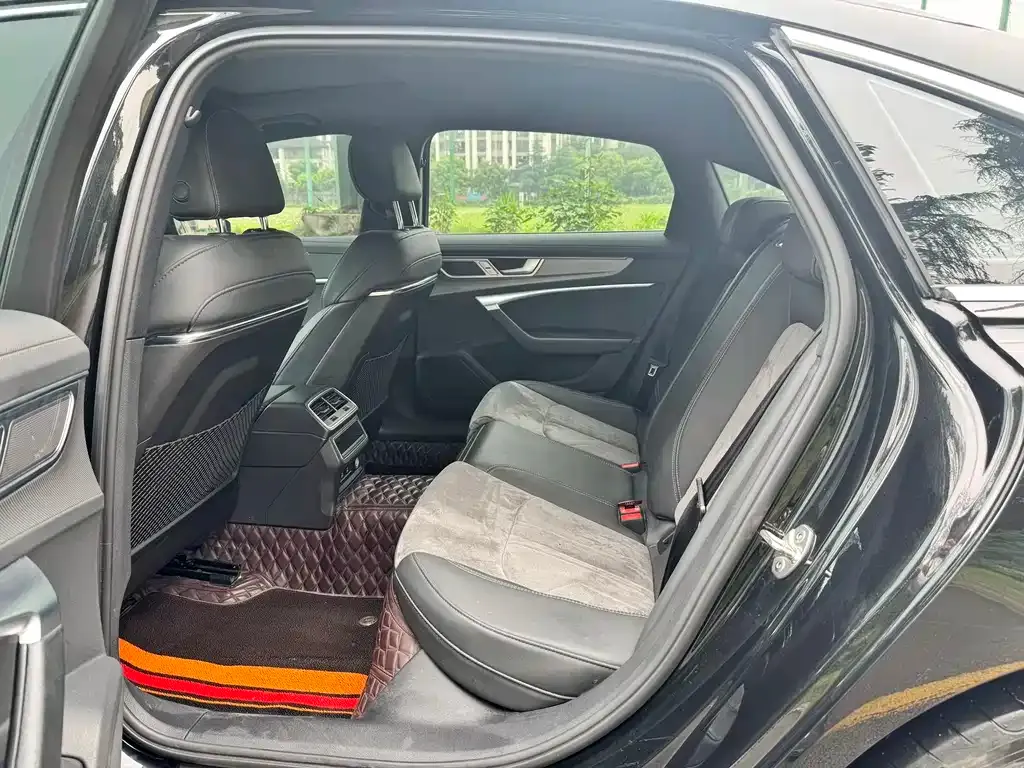 Audi A6L 2023 из CN, фото 8