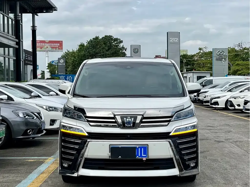 Toyota Vellfire 2022 из CN, фото 2